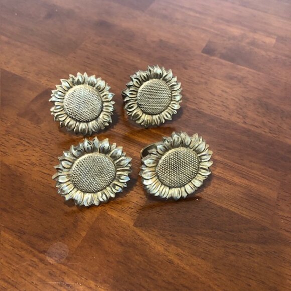 Sunflower Metal Napkin Ring Holders Set of 4 Pre-Owned. - Picture 11 of 13